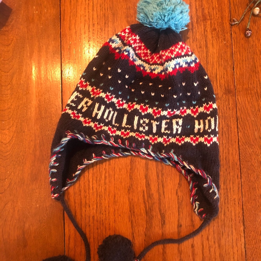 Women’s Hollister Puff ball winter hat